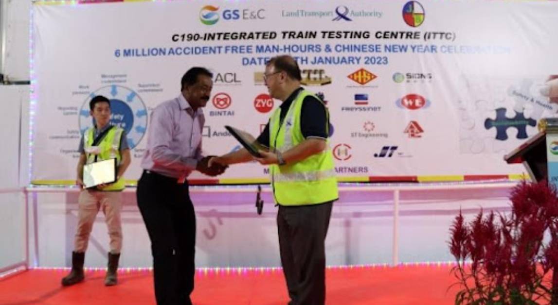 GATES PCM CONSTRUCTION LTD. Presented with Safety Award for C190 ITTC